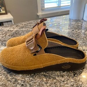 Chaco Paonia Clogs - Women’s size 10 - Color is caramel brown